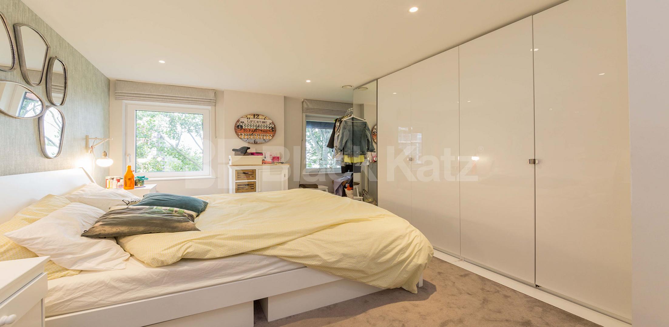 			NEW INSTRUCTION!, 2 Bedroom, 1 bath, 1 reception Apartment			 Wharf Road, ANGEL-OLD STREET